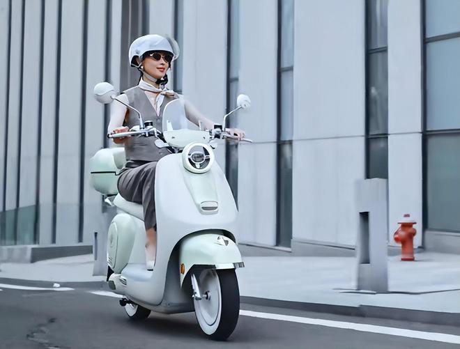 测续航105km+宠物舱+防摔黑科技适合女生j9九游真人游戏第一品牌台铃发布新款电摩实(图4)