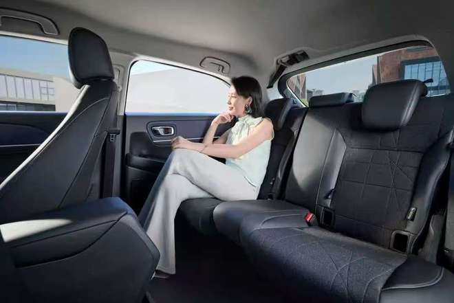 旗下SUV稳定可靠油耗经济适合年轻人j9